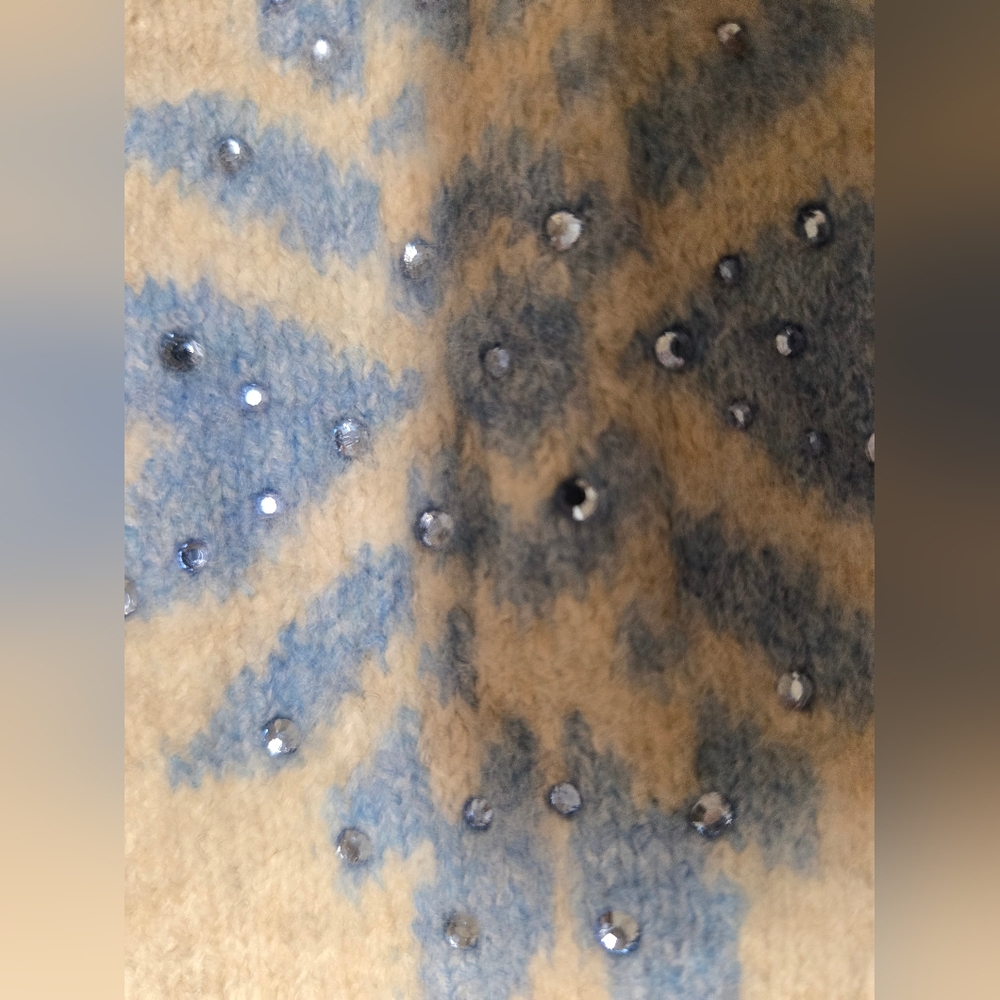 CeCe sweater L/XL heather cream Nwt blue sparkle snowflakes warm snow ski xmas - Picture 11 of 15